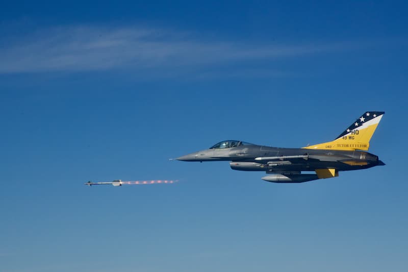 F-16ファイティング・ファルコン：AIM-9M