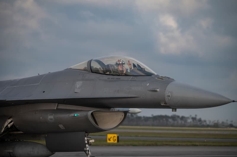 F-16ファイティング・ファルコン：バブルキャノピー