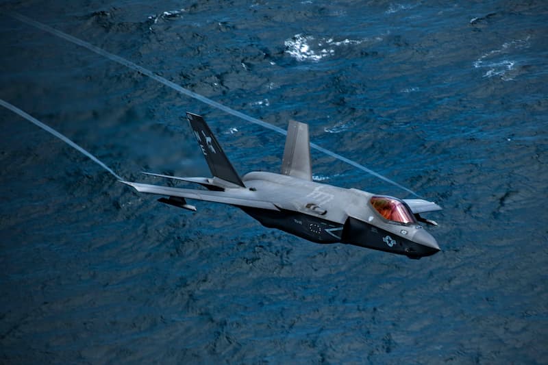 F-35CライトニングII：空母艦載機（カタパルト射出可能）型