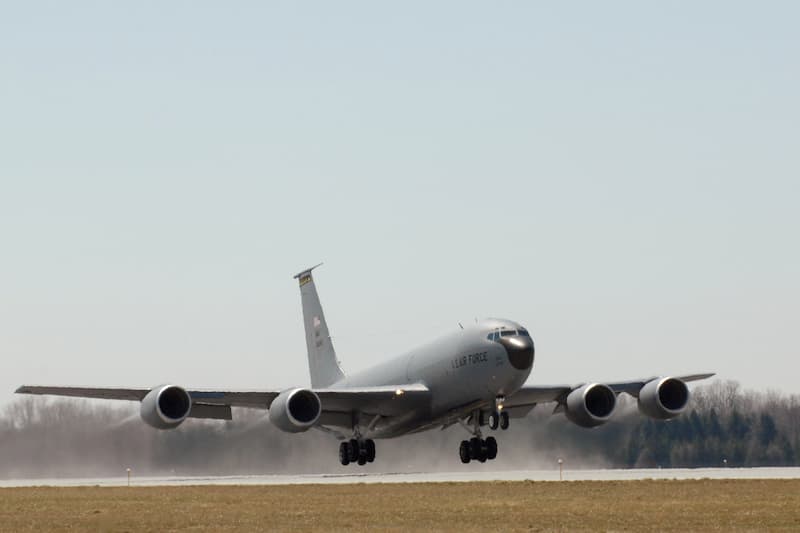 KC-135ストラトタンカー：離陸