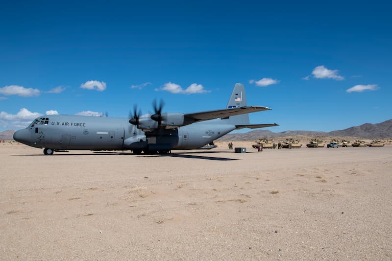 C-130Jスーパー・ハーキュリーズからM1A2エイブラムスへの給油訓練（その1）