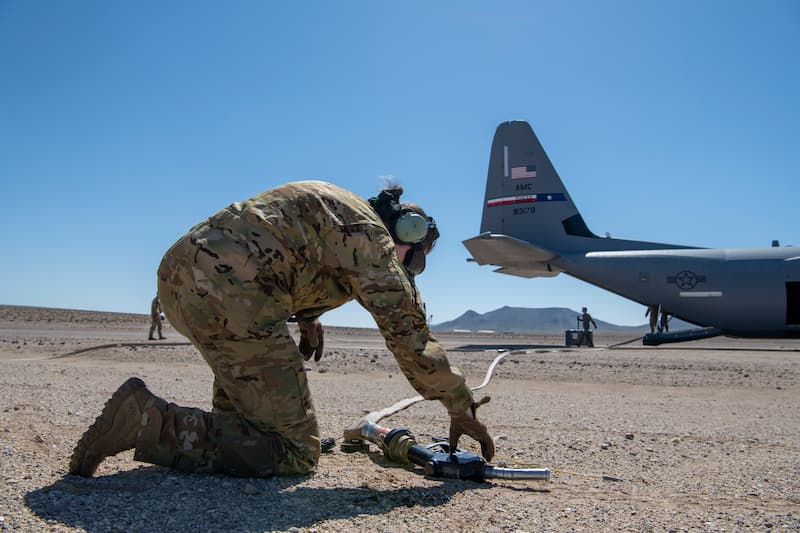 C-130Jスーパー・ハーキュリーズからM1A2エイブラムスへの給油訓練（その6）