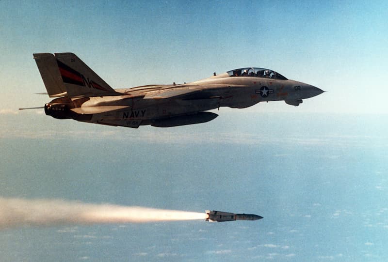 F-14トムキャット：AIM-54Cフェニックスミサイル発射