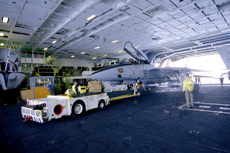 F-14トムキャット：空母の格納庫