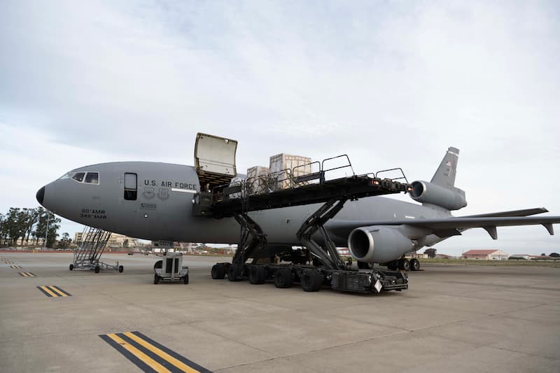 KC-10エクステンダー：貨物搭載