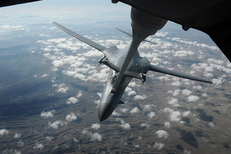 KC-10エクステンダー：B-1Bランサーへの空中給油