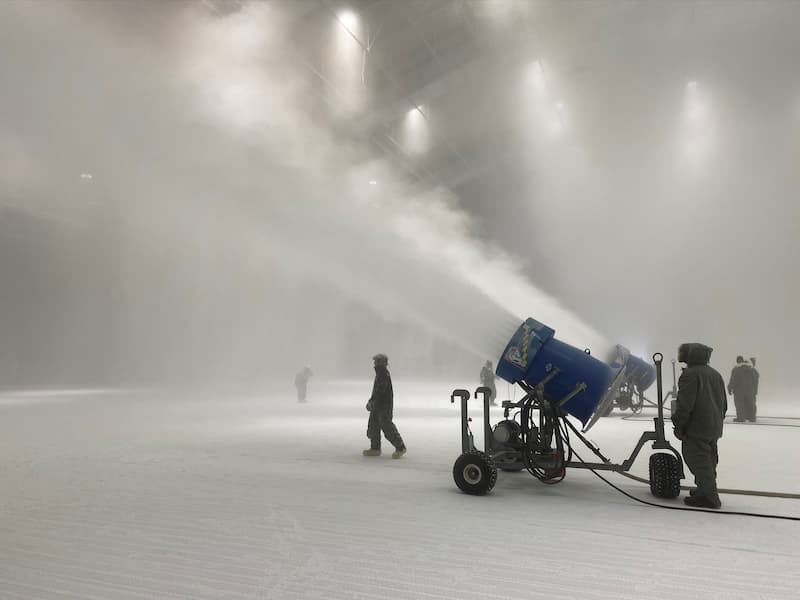 マッキンリー気候研究所のメインチャンバーの人工雪