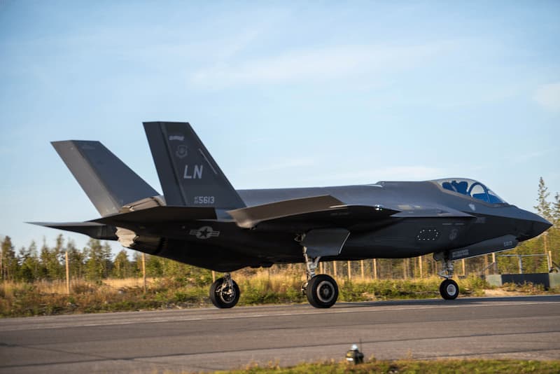 F-35AライトニングII：高速道路での離発着訓練（その2）