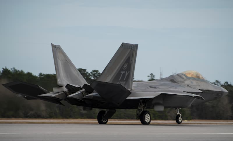 F-22ラプター:後方から