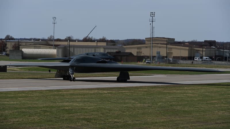 B-2スピリットのエレファント・ウォーク(その3)