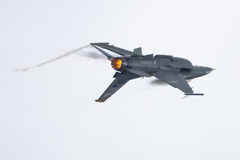 F-16ファイティング・ファルコン:背面飛行(その2)