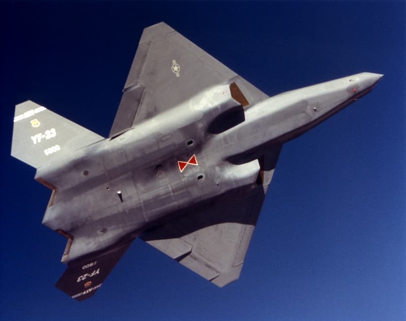 YF-23ブラック・ウィドウII：下方から