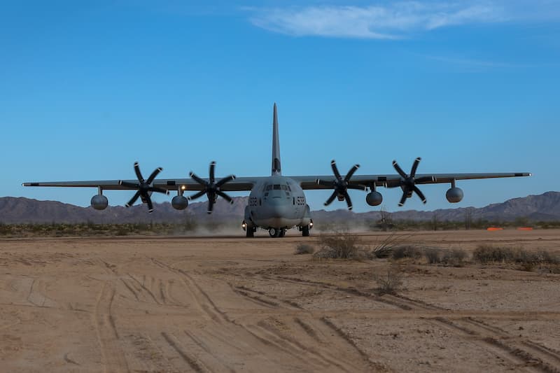 KC-130Jスーパー・ハーキュリーズ：着陸