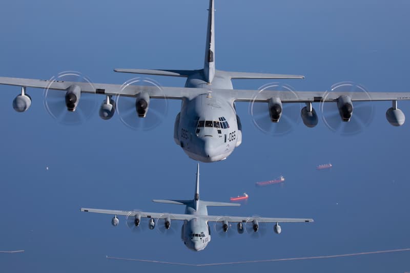 KC-130Jスーパー・ハーキュリーズ：前方から