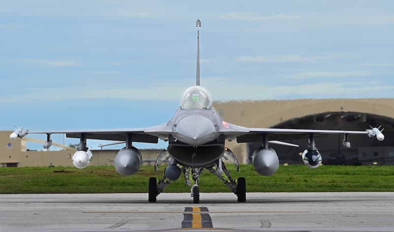 F-16ファイティング・ファルコン：正面から（その2）