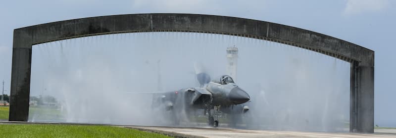 F-15イーグルの機体洗浄:KADENA AIR BASE