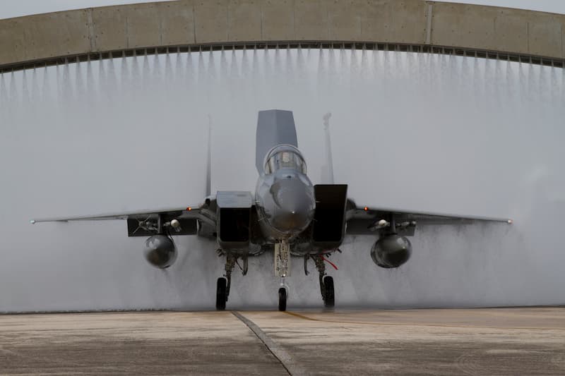 F-15イーグルの機体洗浄:KADENA AIR BASE