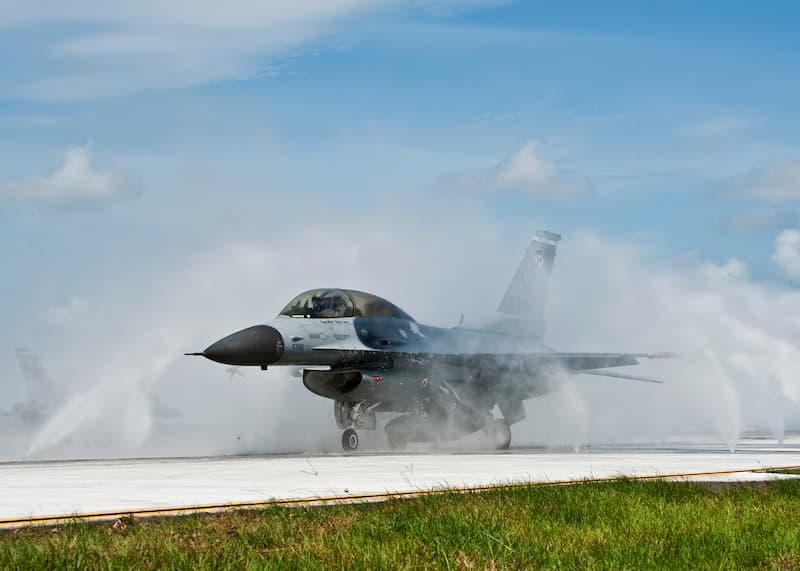 F-16ファイティング・ファルコンの機体洗浄:EGLIN AIR BASE