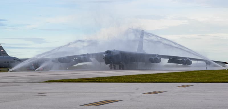B-52Hストラトフォートレスの機体洗浄(その1)