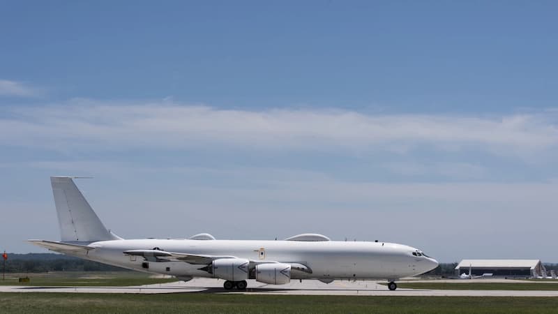 E-6Bマーキュリー：側方から