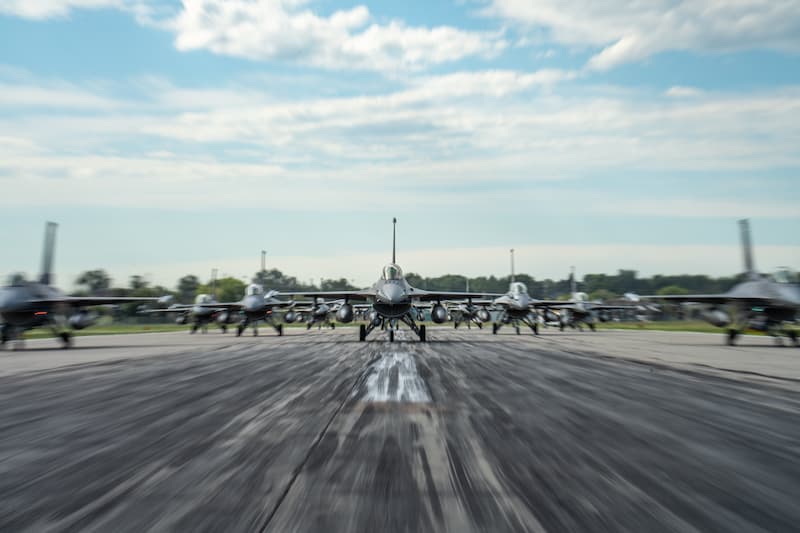 F-16ファイティング・ファルコンのエレファント・ウォーク(その2)