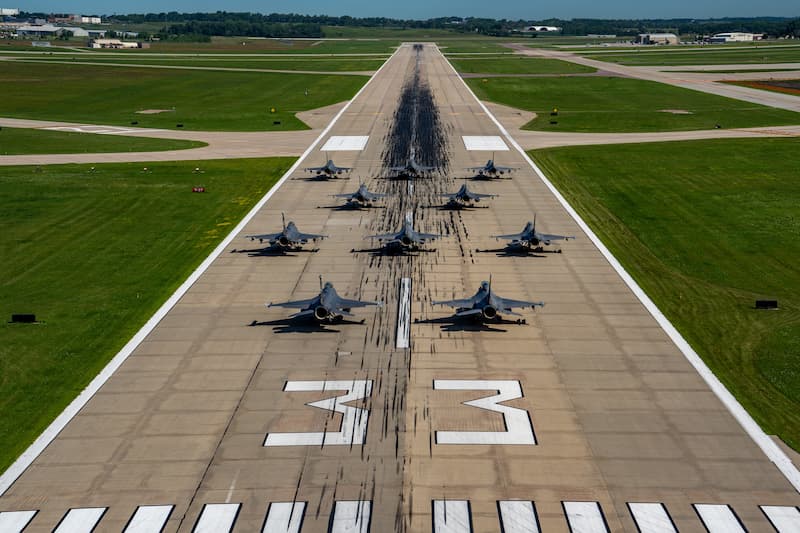 F-16ファイティング・ファルコンのエレファント・ウォーク(その4)