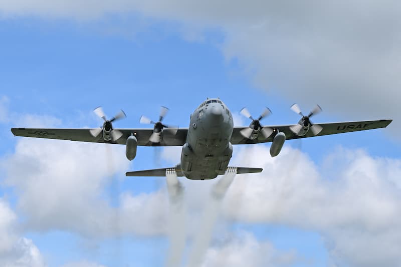 C-130Hハーキュリーズ：空中散布