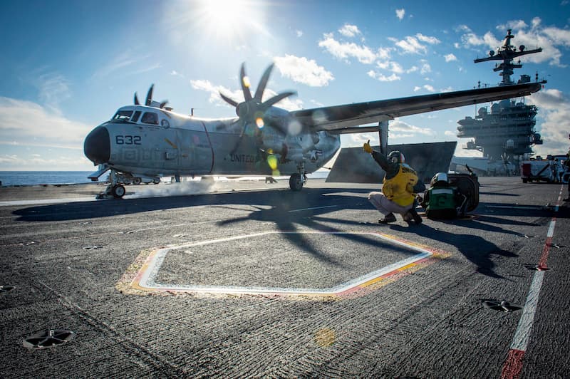 C-2Aグレイハウンド:発艦(その2)