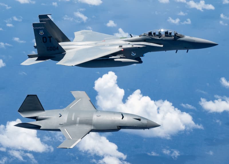 F-15EXイーグルIIとMQ-28ゴーストバット