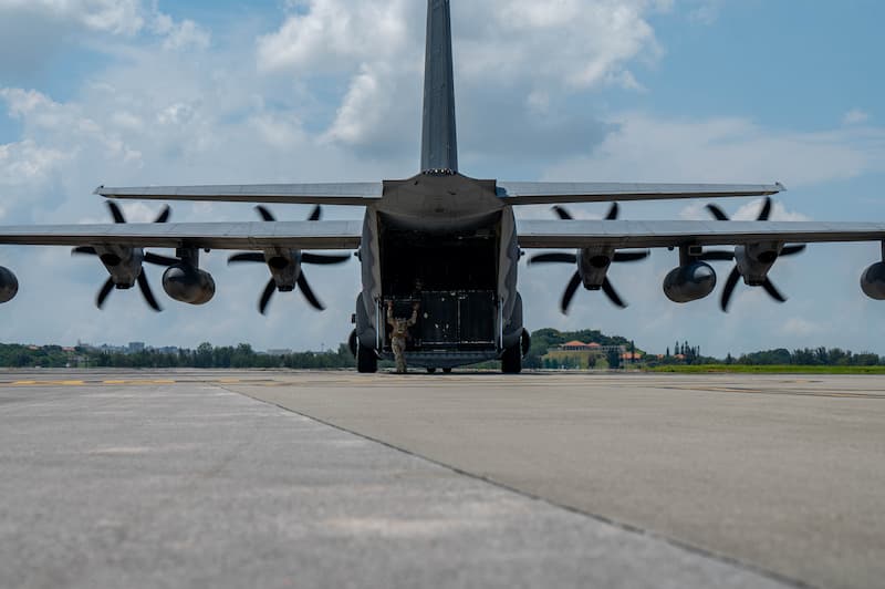 MC-130JコマンドーII:後方から
